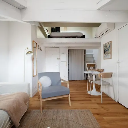 Charming & Bright Cozy Retreat On Port Niza