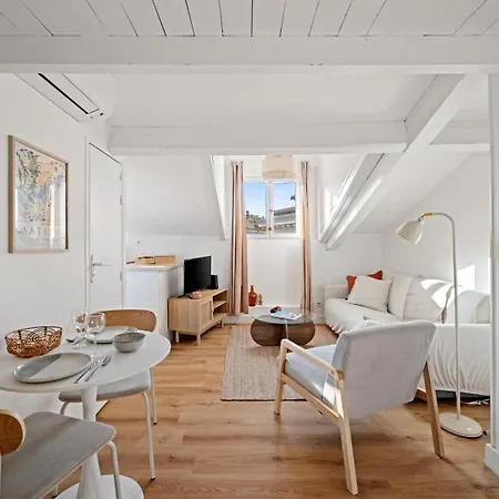 Charming & Bright Cozy Retreat On Port