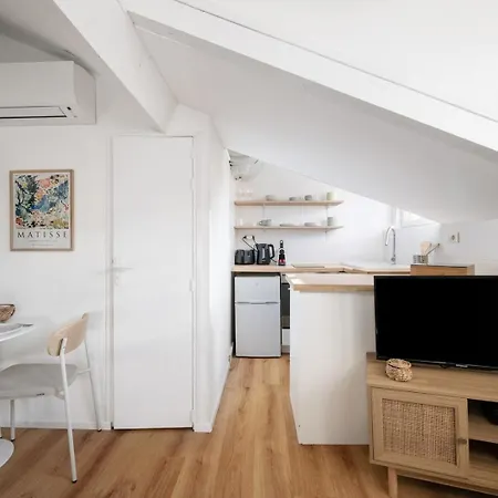 Charming & Bright Cozy Retreat On Port Niza