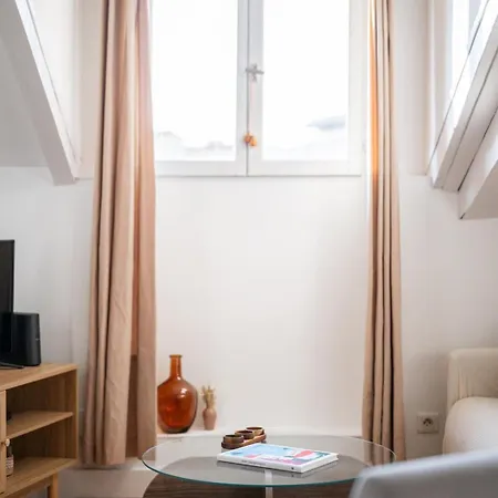Charming & Bright Cozy Retreat On Port Apartamento *